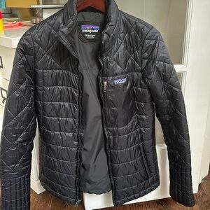 Patagonia women’s light down jacket size medium